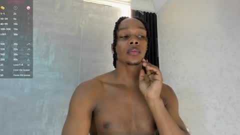 Snapshot of dominicsccott chatting on 06-10-26, 12:37 Dominicscott online show from 06-10-26, 12:37