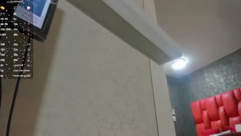 Snapshot of dominicsccott chatting on 07-04-26, 12:33 Dominicscott online show from 07-04-26, 12:33