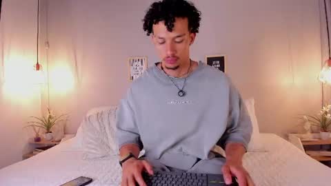 Snapshot of dominik_drake chatting on 06-18-26, 12:20 Dominik Drake online show from 06-18-26, 12:20