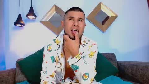 Snapshot of dominikvega chatting on 05-11-26, 11:35 Dominik online show from 05-11-26, 11:35