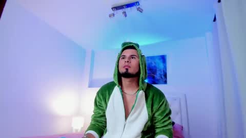 Snapshot of dominikvega chatting on 05-13-26, 11:22 Dominik online show from 05-13-26, 11:22