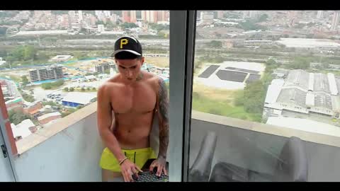 Only fans Ronnie col---InstaRonniecolleman  online show from 02-15-25, 10:21