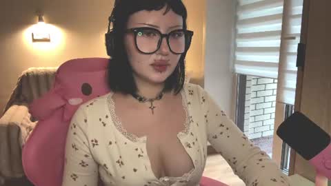 Snapshot of dominiquebreakey chatting on 06-14-26, 12:18 Cati online show from 06-14-26, 12:18