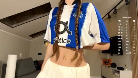Snapshot of domitilabarrus chatting on 06-12-26, 07:46 Kira online show from 06-12-26, 07:46