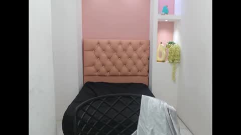 dona_tella online show from 09-12-25, 08:42