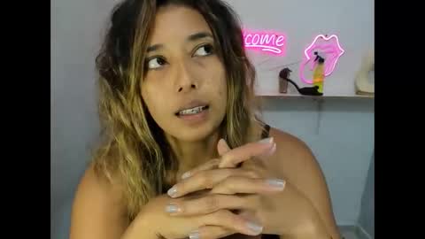 Snapshot of dona_tella chatting on 05-11-26, 02:45 dona_tella online show from 05-11-26, 02:45
