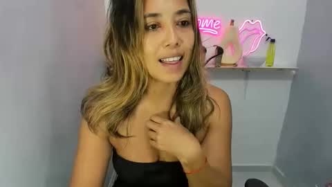 Snapshot of dona_tella chatting on 05-24-26, 11:26 dona_tella online show from 05-24-26, 11:26