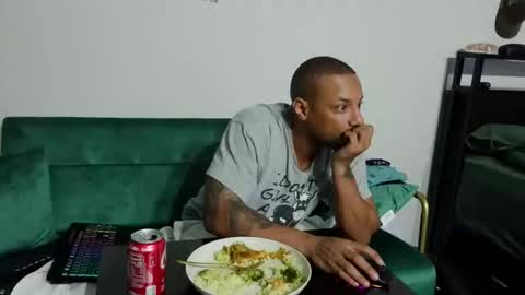 Snapshot of dong_masterson chatting on 02-20-26, 01:46 Gifted online show from 02-20-26, 01:46