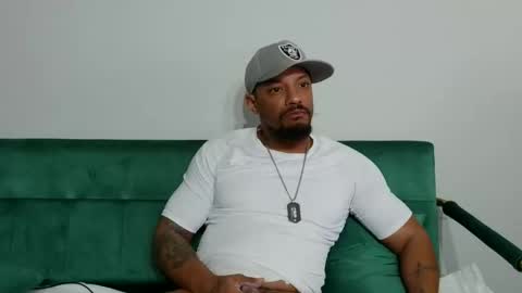 Snapshot of dong_masterson chatting on 02-28-26, 06:31 Gifted online show from 02-28-26, 06:31