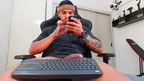 Snapshot of donn_cruz chatting on 01-06-26, 04:54 Victor online show from 01-06-26, 04:54