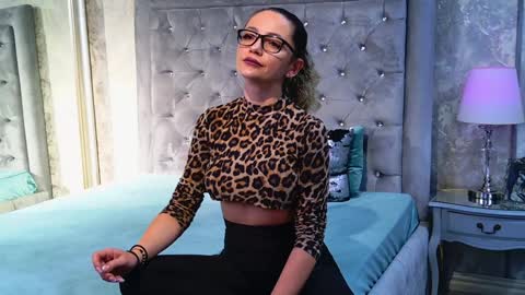 Snapshot of donna_klein chatting on 12-17-24, 11:05 Donna online show from 12-17-24, 11:05