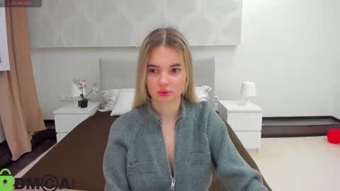 Snapshot of donnaaa_evans chatting on 02-22-26, 11:47 Donna On GMT2 Mon-Fri 3-9 AM online show from 02-22-26, 11:47