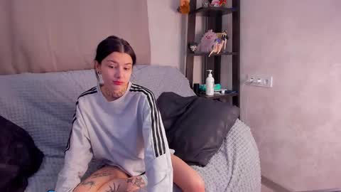 Snapshot of donnahicks chatting on 11-09-25, 01:31 Donna online show from 11-09-25, 01:31