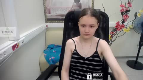Snapshot of donnasia chatting on 07-20-26, 10:07 Sia online show from 07-20-26, 10:07