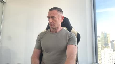 Snapshot of donnybasilisk chatting on 10-10-25, 01:10 Donny online show from 10-10-25, 01:10