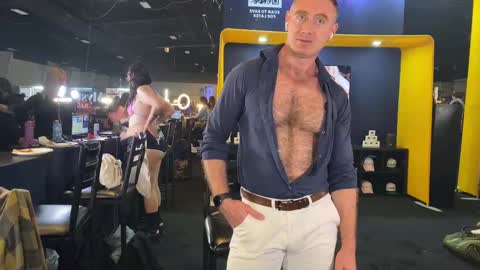 Snapshot of donnybasilisk chatting on 10-17-25, 11:18 Donny online show from 10-17-25, 11:18