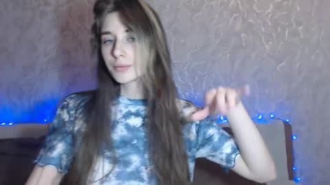 Snapshot of dora_blue_eyed chatting on 02-14-25, 01:23 Dora online show from 02-14-25, 01:23