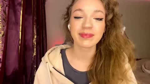 Snapshot of dorenenealey chatting on 11-22-25, 03:33 Alisa online show from 11-22-25, 03:33