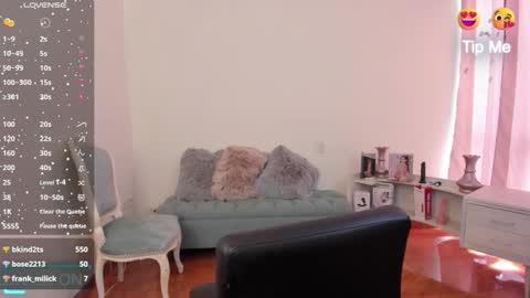 Nicolle online show from 03-03-25, 04:46