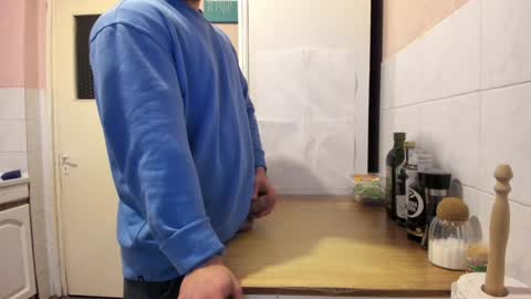 Snapshot of doriancretu95 chatting on 12-23-24, 12:19 menu below online show from 12-23-24, 12:19