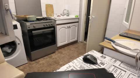 Snapshot of doriancretu95 chatting on 09-10-25, 05:57 menu below online show from 09-10-25, 05:57