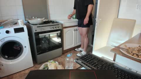 Snapshot of doriancretu95 chatting on 09-27-25, 12:43 menu below online show from 09-27-25, 12:43