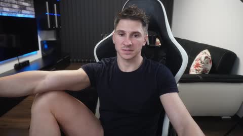 Snapshot of dorianreyes chatting on 12-18-24, 02:32 Dorian Reyes online show from 12-18-24, 02:32