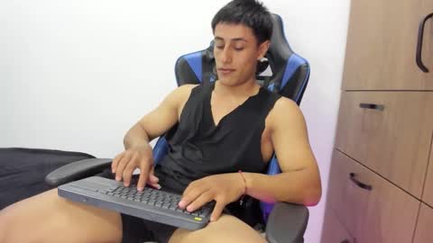 Snapshot of dorman_boy chatting on 11-05-25, 02:11 dorman_boy online show from 11-05-25, 02:11