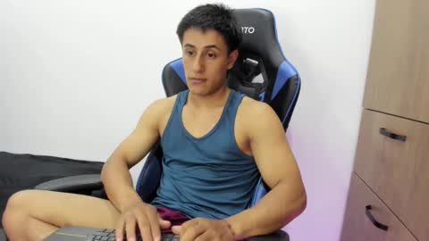 Snapshot of dorman_boy chatting on 11-06-25, 01:39 dorman_boy online show from 11-06-25, 01:39