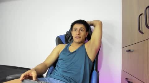 Snapshot of dorman_boy chatting on 11-11-25, 02:11 dorman_boy online show from 11-11-25, 02:11