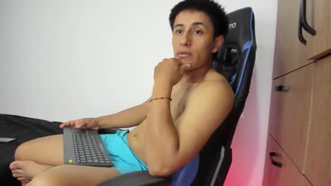 Snapshot of dorman_boy chatting on 11-13-25, 04:55 dorman_boy online show from 11-13-25, 04:55