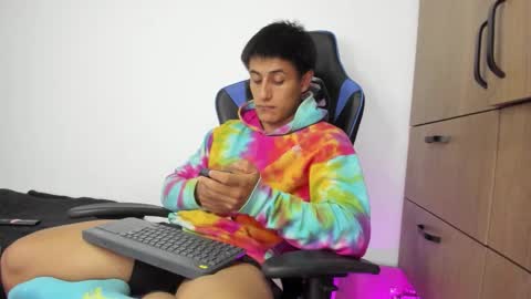 Snapshot of dorman_boy chatting on 11-17-25, 11:32 dorman_boy online show from 11-17-25, 11:32