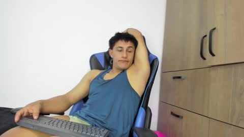 Snapshot of dorman_boy chatting on 11-28-25, 06:43 dorman_boy online show from 11-28-25, 06:43