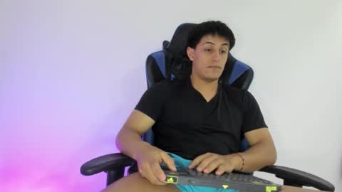 Snapshot of dorman_boy chatting on 12-16-25, 03:11 dorman_boy online show from 12-16-25, 03:11