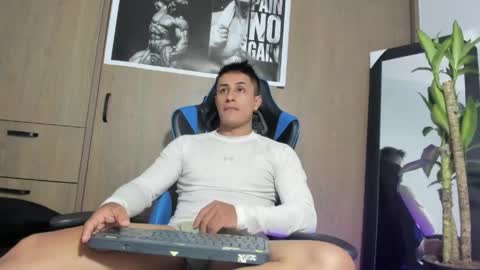 Snapshot of dorman_boy chatting on 05-12-26, 12:41 dorman_boy online show from 05-12-26, 12:41
