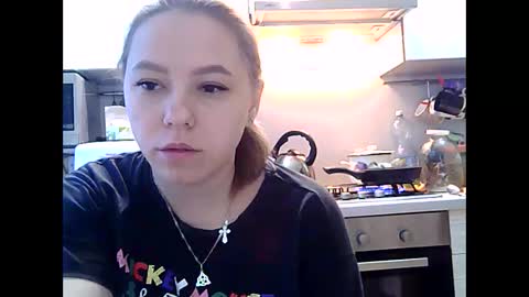 Snapshot of dorrie_ann chatting on 12-18-24, 05:59 Dorrie Ann online show from 12-18-24, 05:59