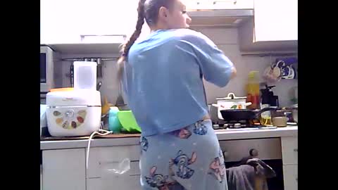 Snapshot of dorrie_ann chatting on 01-27-25, 06:31 Dorrie Ann online show from 01-27-25, 06:31