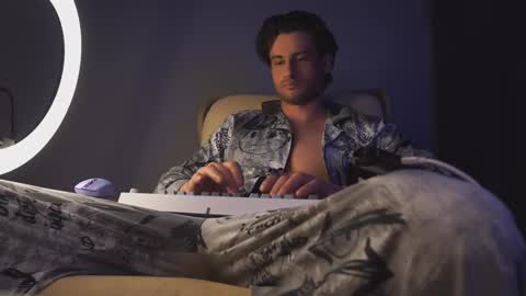 Keen online show from 03-08-25, 05:28