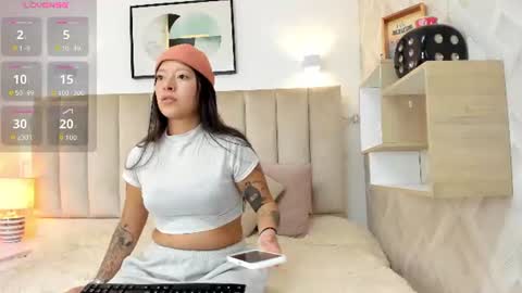 Snapshot of double_temptatiion_ chatting on 06-16-26, 07:27 Vall Lufan online show from 06-16-26, 07:27