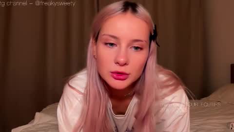 Snapshot of doublecuties chatting on 09-27-25, 05:18 Lana Eva dont forget to give us a thumb up online show from 09-27-25, 05:18