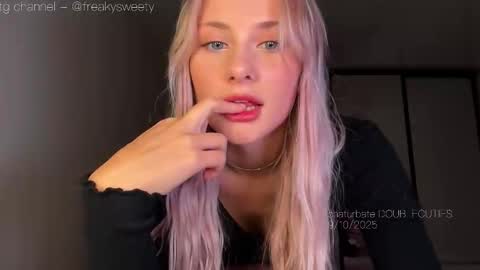 Snapshot of doublecuties chatting on 10-09-25, 12:58 Lana Eva dont forget to give us a thumb up online show from 10-09-25, 12:58