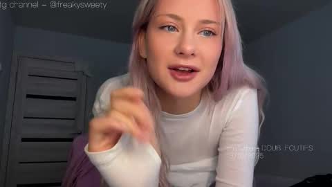 Snapshot of doublecuties chatting on 10-13-25, 02:55 Lana Eva dont forget to give us a thumb up online show from 10-13-25, 02:55