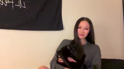 MOLLYYYY dont forget to give me a thumb up online show from 10-24-25, 01:07