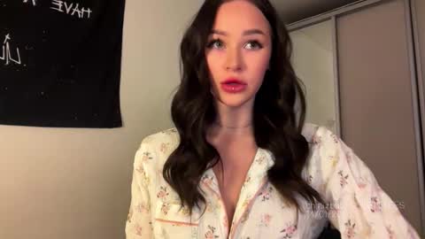 MOLLYYYY dont forget to give me a thumb up online show from 01-15-26, 02:27