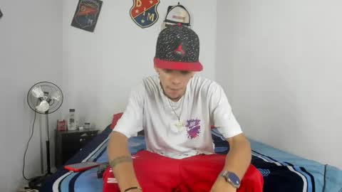 Snapshot of douglas_gallegos chatting on 01-11-25, 06:54 douglas_gallegos online show from 01-11-25, 06:54