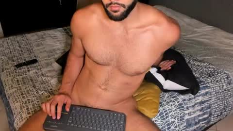 Snapshot of douglasskingjr chatting on 06-25-26, 05:39 douglasskingjr online show from 06-25-26, 05:39