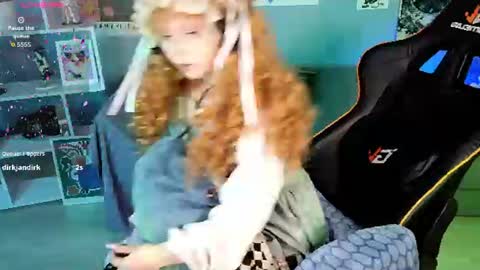 Snapshot of draculaura_ chatting on 06-12-26, 11:09 Draculaura online show from 06-12-26, 11:09