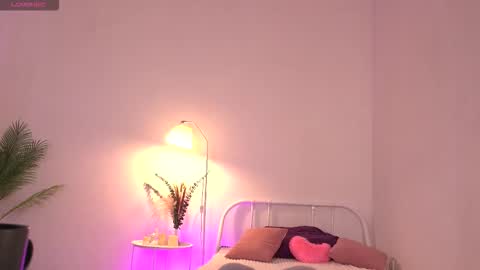 Snapshot of dragon_ink chatting on 10-08-25, 06:11 Lisbeth Salander online show from 10-08-25, 06:11