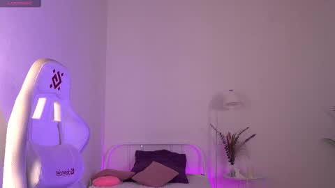 Snapshot of dragon_ink chatting on 10-22-25, 05:08 Lisbeth Salander online show from 10-22-25, 05:08