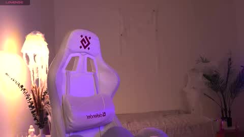 Snapshot of dragon_ink chatting on 11-02-25, 05:10 Lisbeth Salander online show from 11-02-25, 05:10